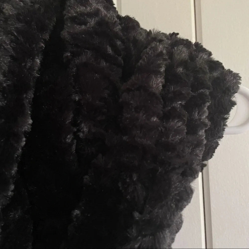 $20 SALE Black Super Soft Fuzzy Faux Fur Infinity Scarf Retro Vintage Style